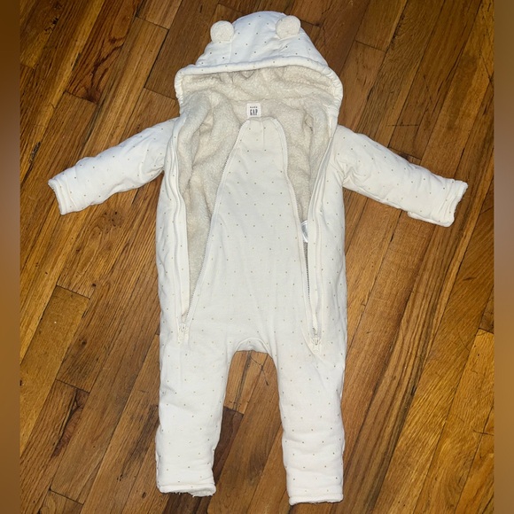 GAP Baby Girl Sherpa Hoodie One-Piece, in size 3-6 months - Picture 2 of 8